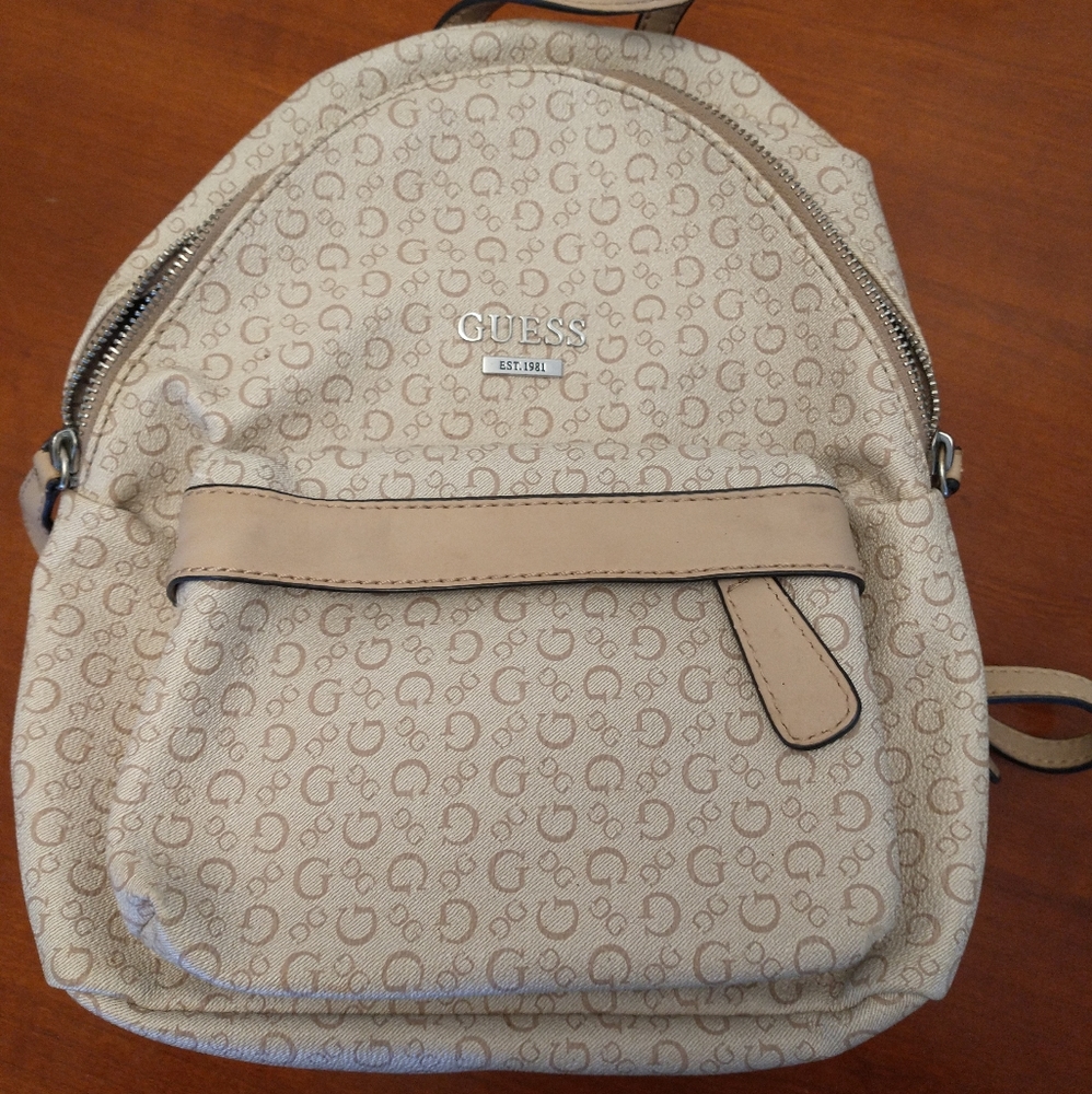 🌺GUESS BACKPACK